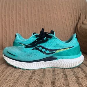 Saucony Triumph Mint/Green Women’s Running Sneaker Size 10